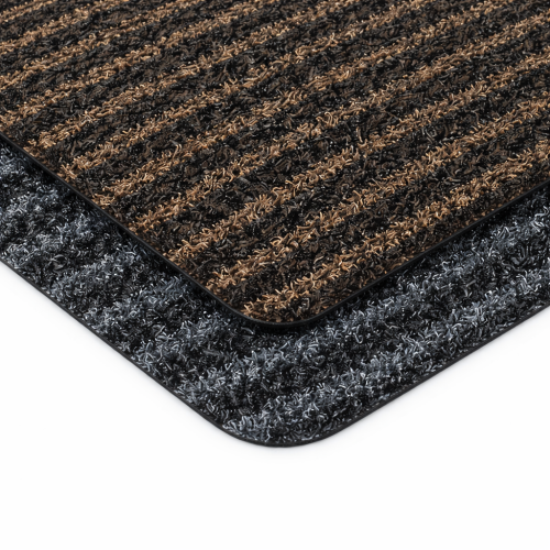 Outdoor brush entrance mat with plastic fibres and water-permeable structure for effective dirt scraping
