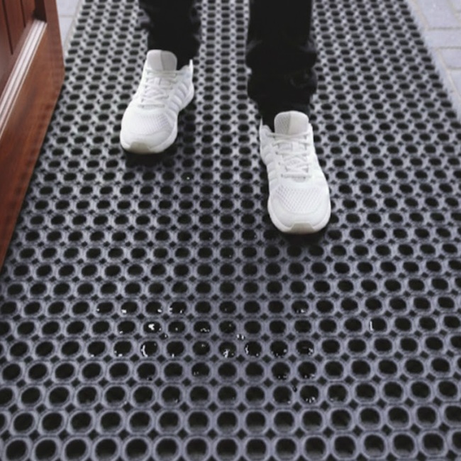 ringmat on roll at entry